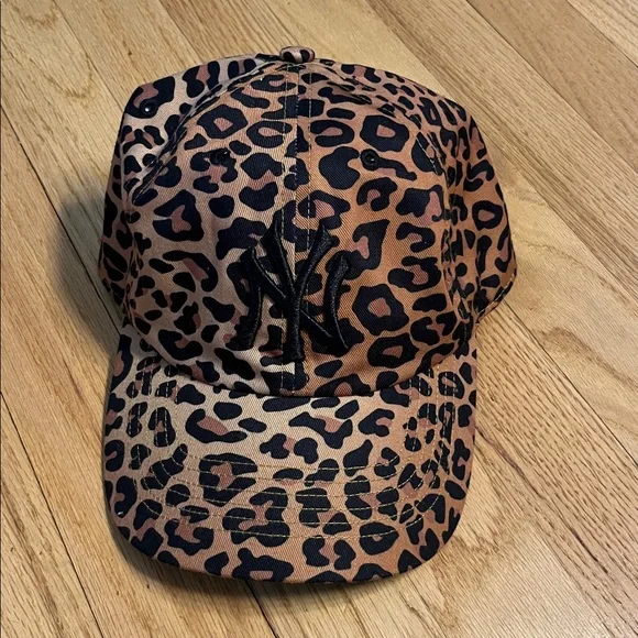 ‘47 brand New York mlb leopard hat - Picture 2 of 3